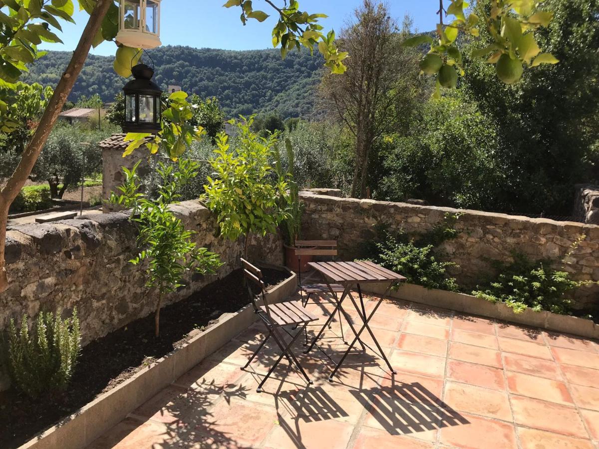 Acojedor Con Jardín En La Garrotxa